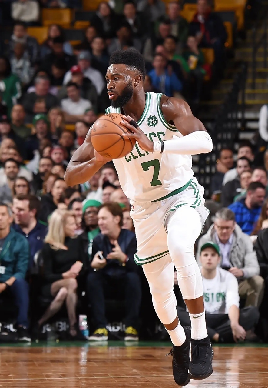 开云体育平台APP-凯尔特人球员布朗持续表现稳定