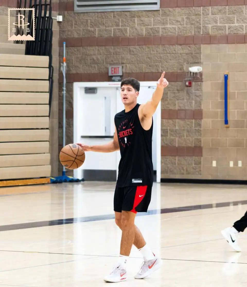 火箭战胜森林狼,莫里斯关键时刻发挥突出 火箭战胜森林狼,莫里斯关键时刻发挥突出