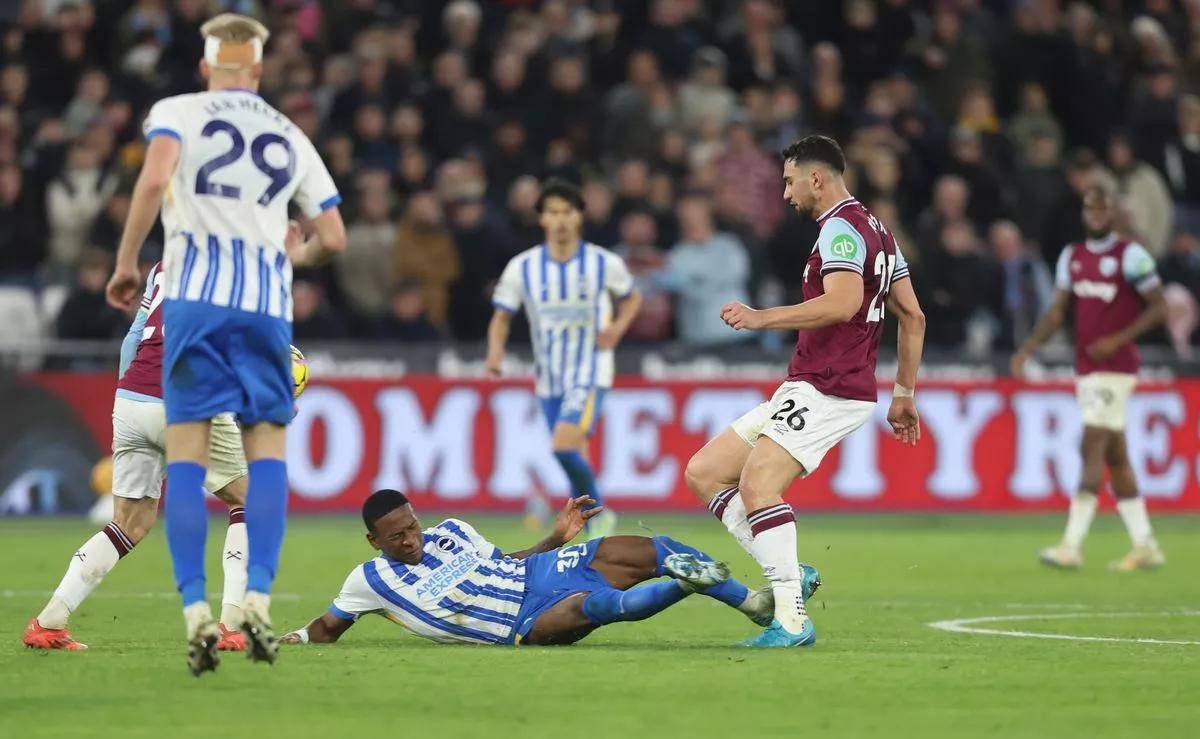 包含英超重磅对决:葡萄牙迎战西班牙,争议判罚的词条 包含英超重磅对决:葡萄牙迎战西班牙,争议判罚的词条