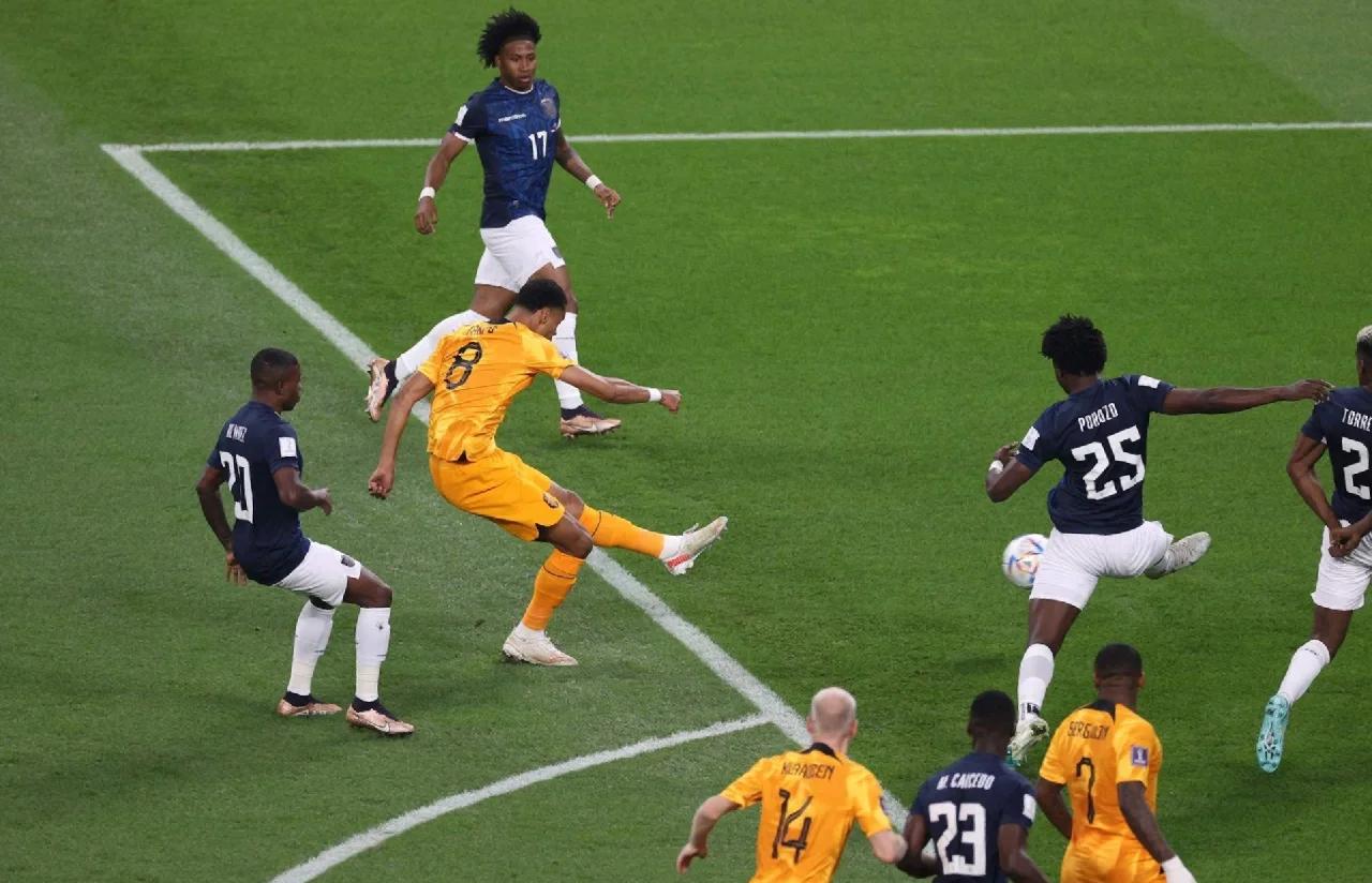 荷兰队在关键战中险些溃败,显露短板 荷兰队在关键战中险些溃败,显露短板