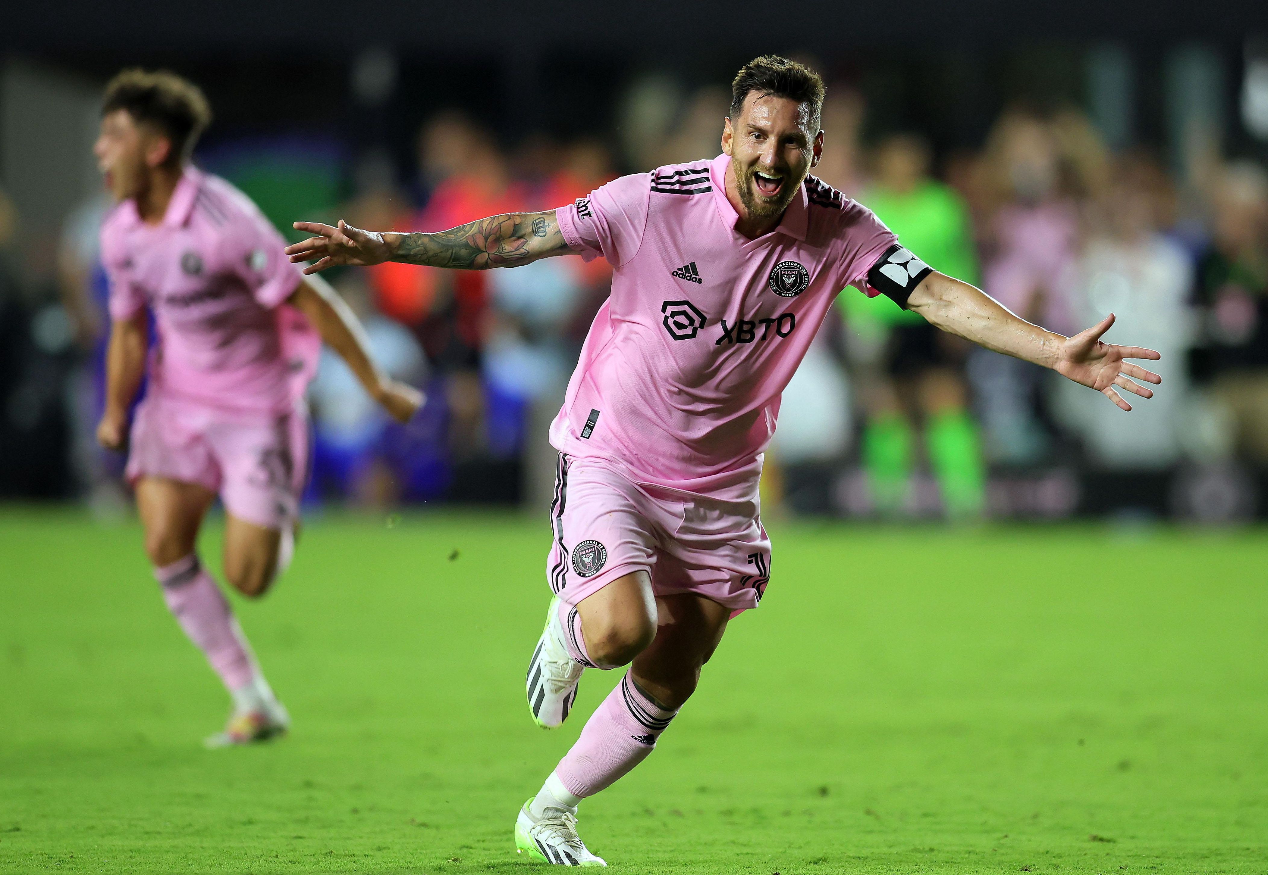 梅西转会巴黎圣日耳曼:法国豪门迎接新队员 梅西转会巴黎圣日耳曼:法国豪门迎接新队员