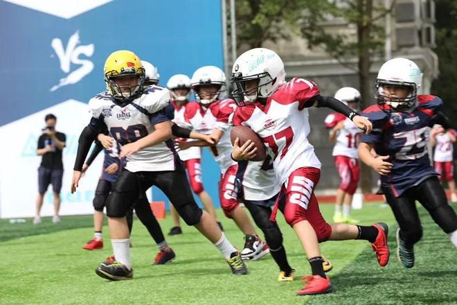 国家队比赛激情迸发,球场热血沸腾 国家队比赛激情迸发,球场热血沸腾