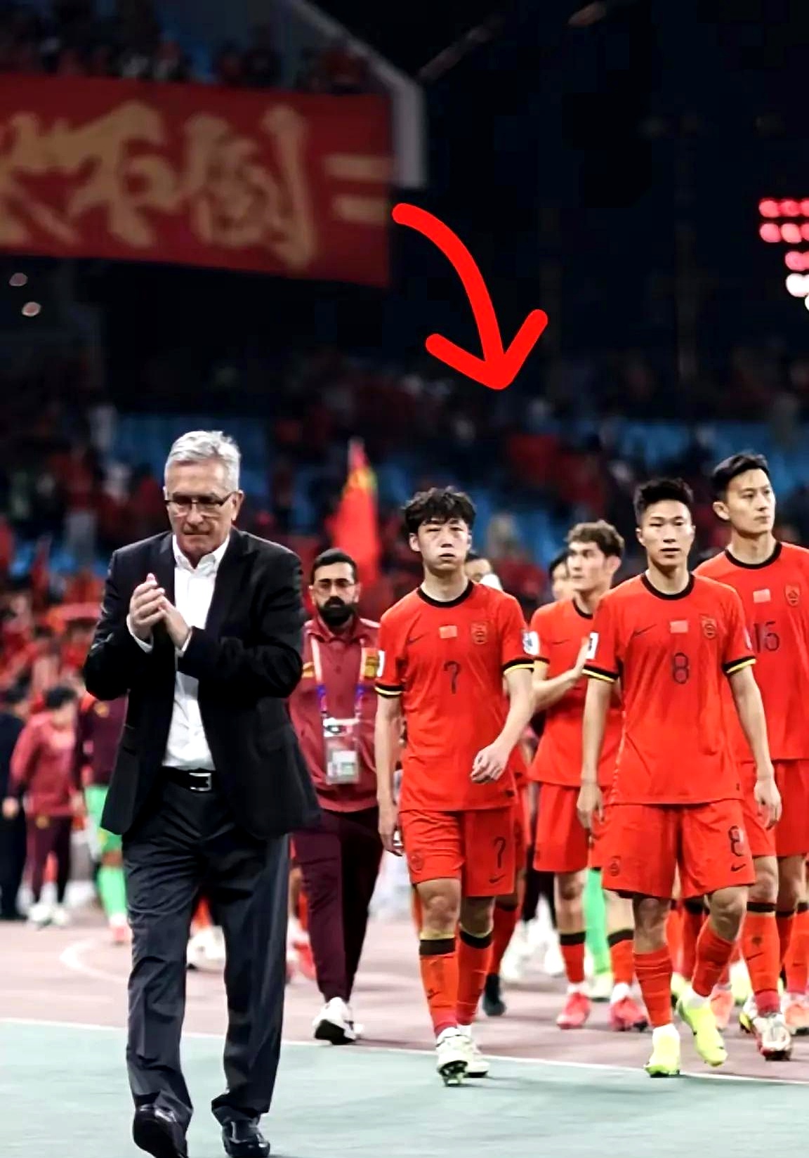 开云体育官网-双方球队实力差距明显，结果显而易见