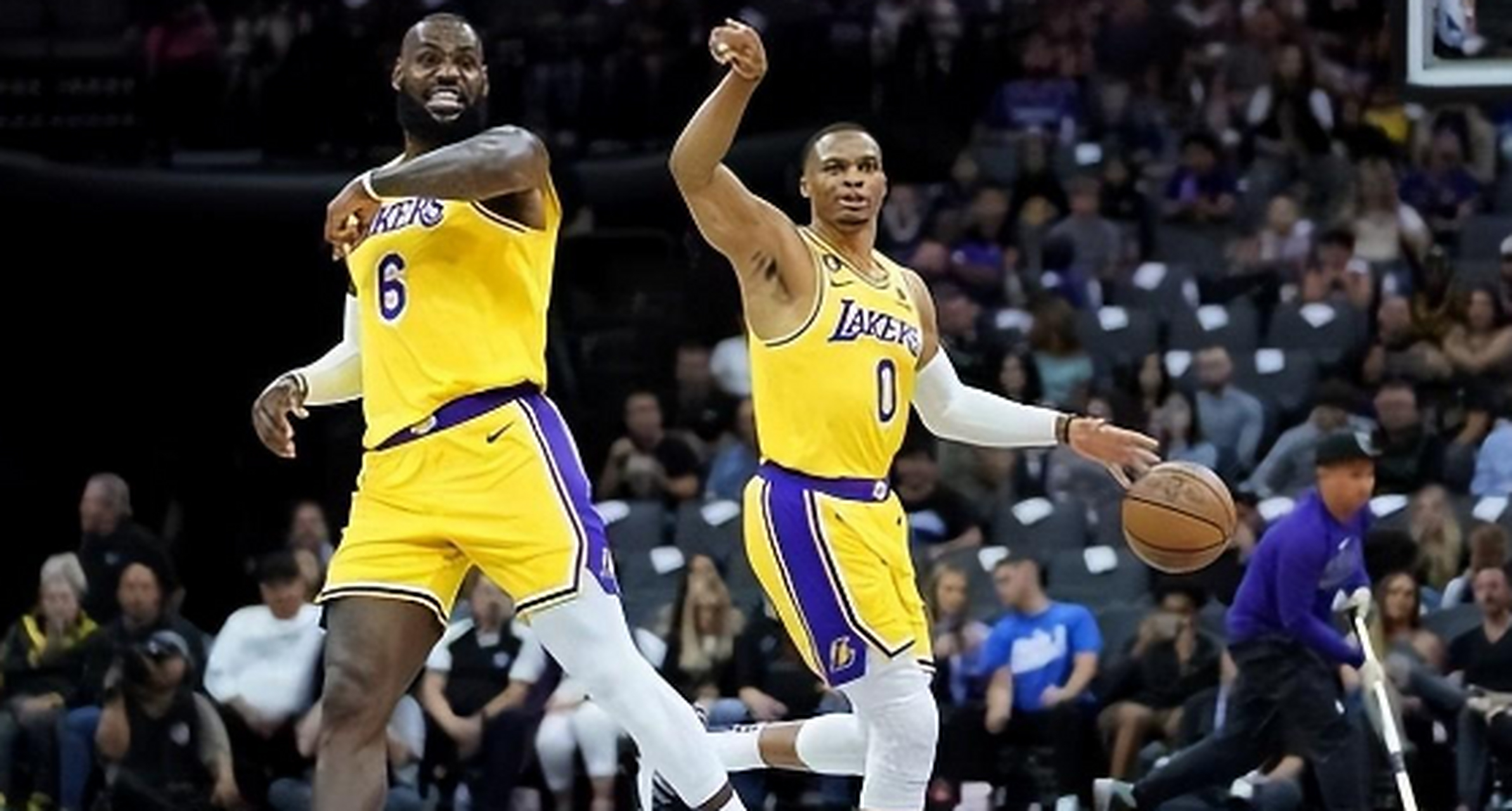 雄鹿轻取魔术,布拉德利送出助攻 雄鹿轻取魔术,布拉德利送出助攻