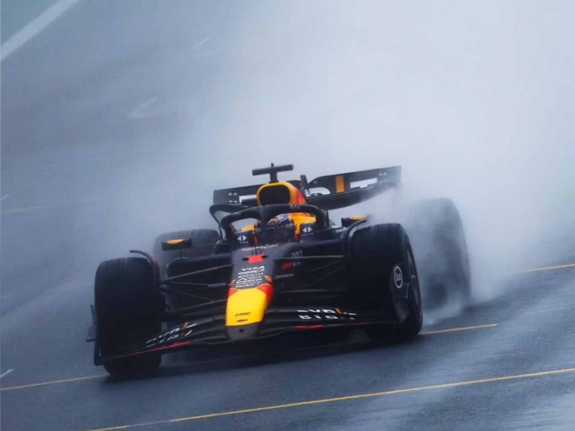 雷诺车队鏖战阿斯顿马丁,维斯塔潘刷新纪录的简单介绍 雷诺车队鏖战阿斯顿马丁,维斯塔潘刷新纪录的简单介绍