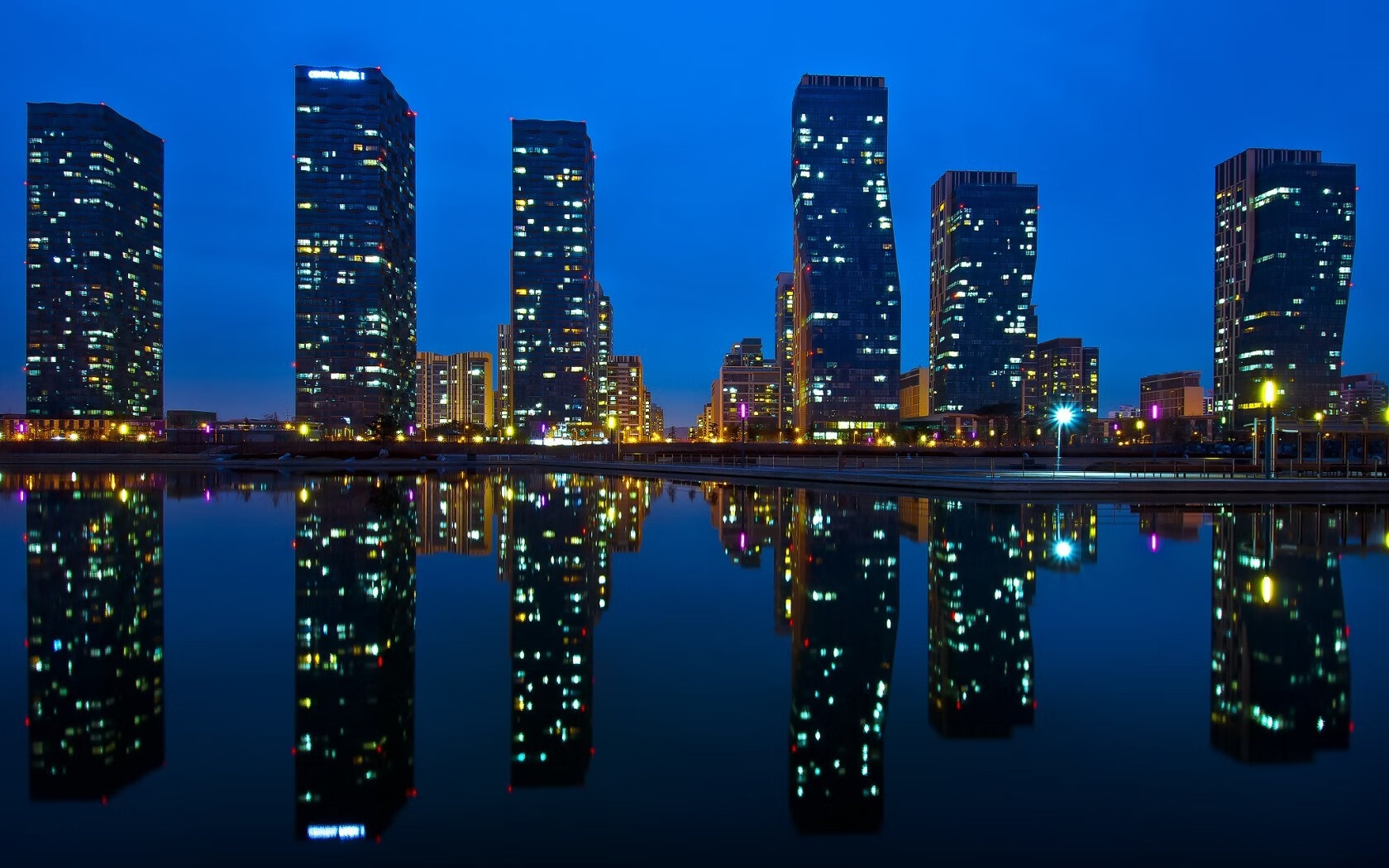 蓝鹰展翅撕裂夜幕，意甲焦点战悬念早逝