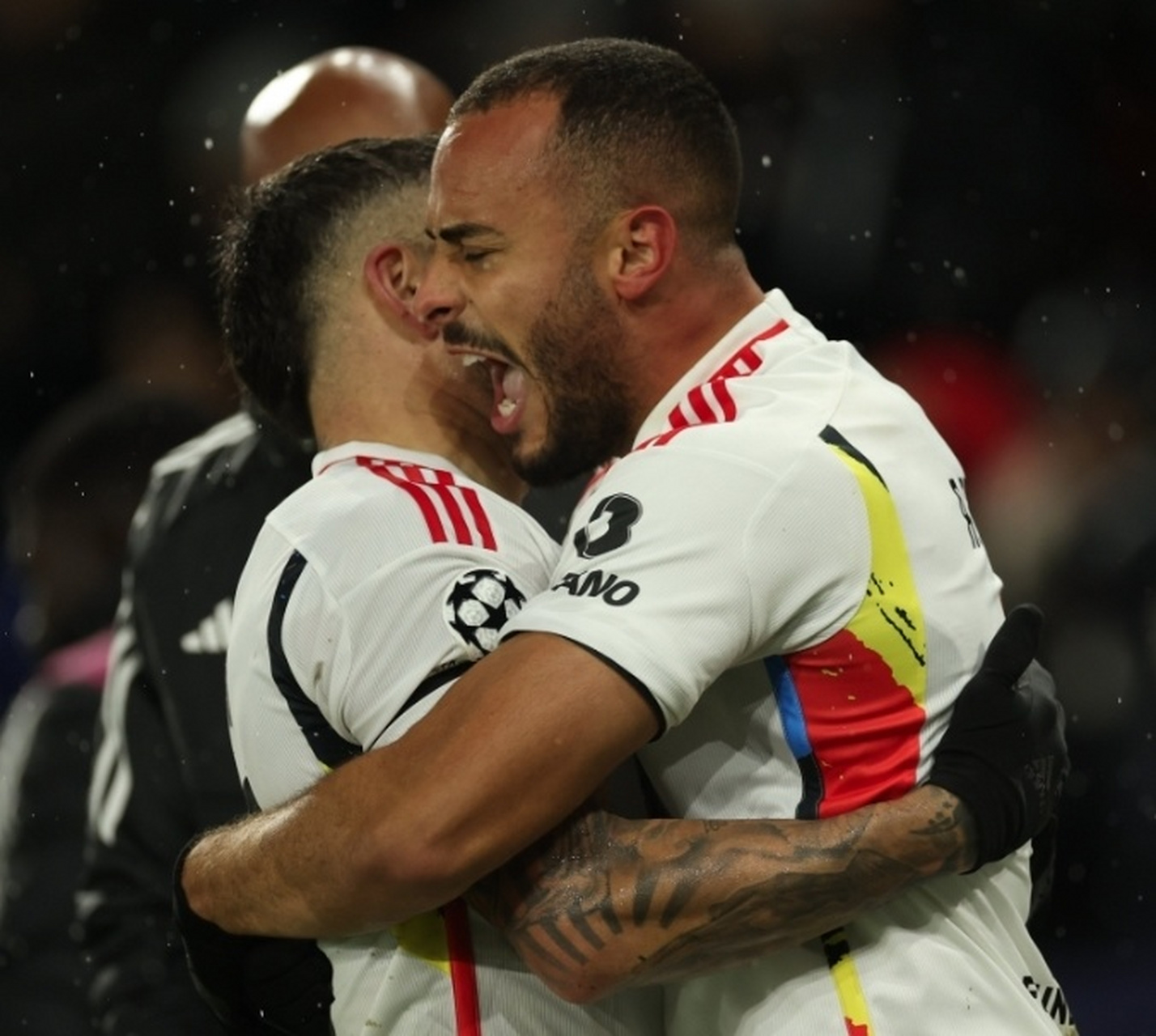 奥地利压哨击败比利亚雷亚尔，卡马文加在欧冠决赛接管比赛