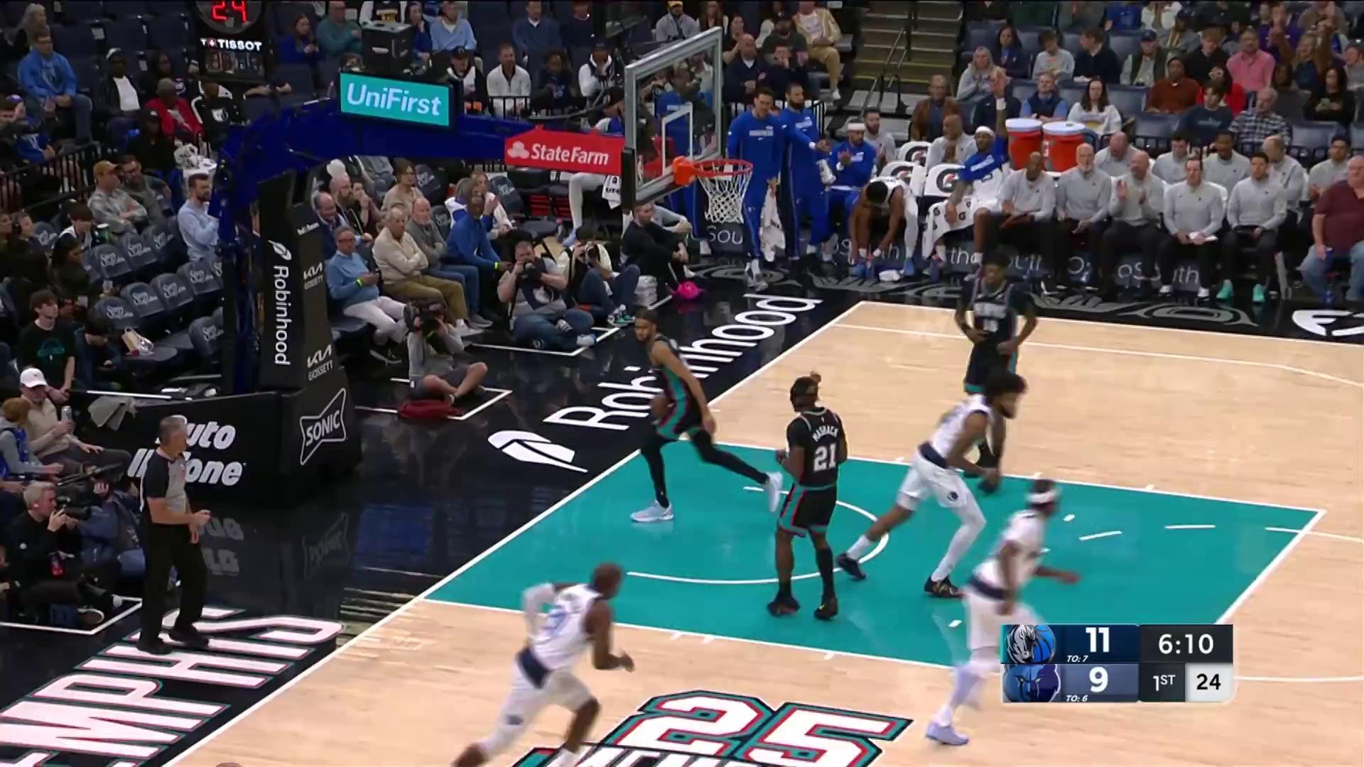 开云体育app-灰熊速胜湖人，米切尔让比赛提前失去悬念